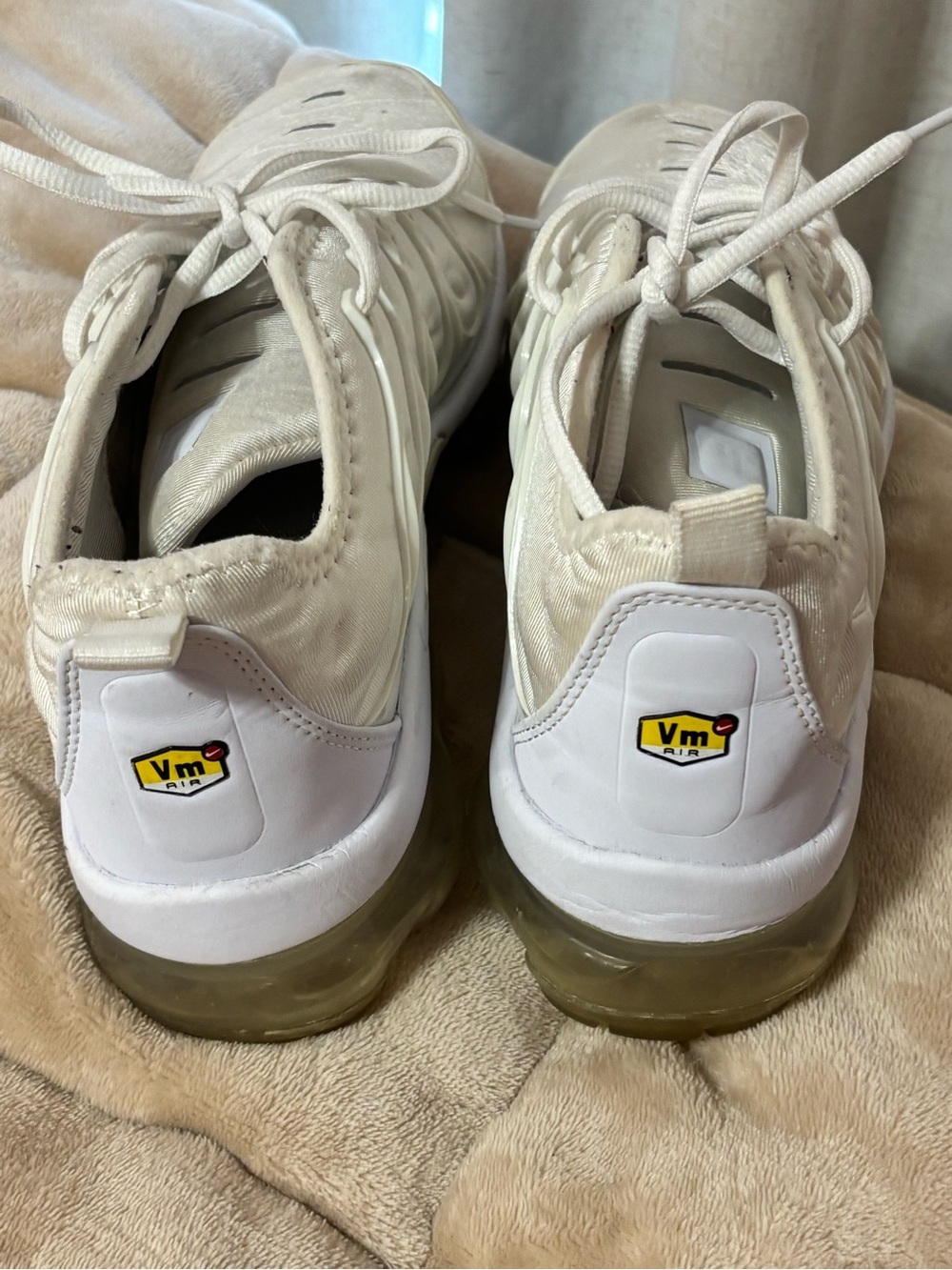 Nike women Sneakers in Cream/Beige - Picture 3 of 5